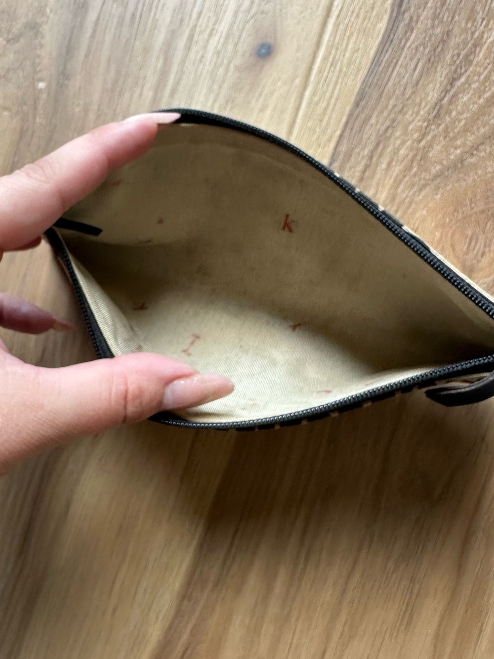 kate spade tan and black patterned zip pouch - Picture 4 of 4